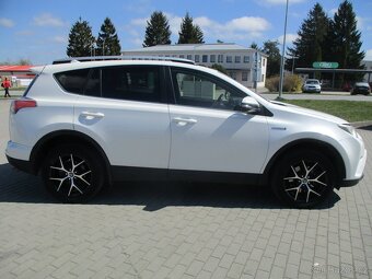 TOYOTA RAV4 2.5Hybrid 145 kW Executive e-CVT 12/2016 - 5