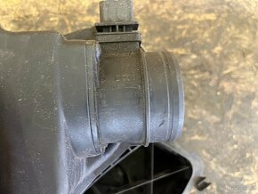 FILTR BOX S VÁHOU VZDUCHU AUDI A4 B8 2.0 TDI 105KW - 5