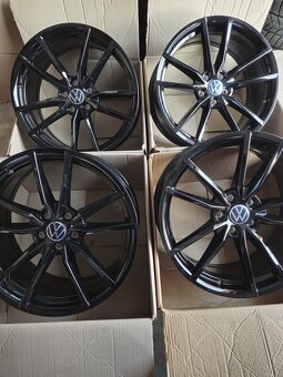 5x112 r19 Vw Pretoria-Passat B8 Nové - 5