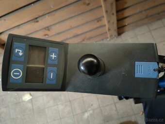 Invalidní vozík s přídavnými elektrickými motory E-FIX - 5