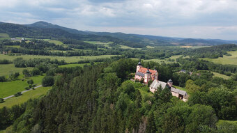 Prodej rodinného domu se zahradou v Laznech u Strašína - 5