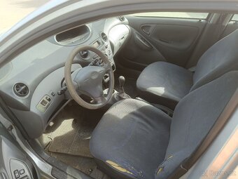 Toyota Yaris 1.0 - 5