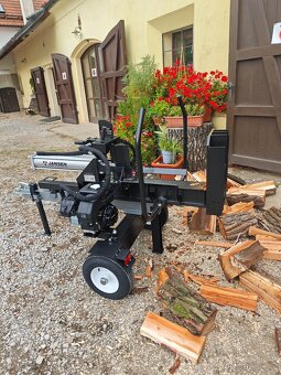 Prodám štípačku dříví, tlak 22tun, ležící i stojíci - 5