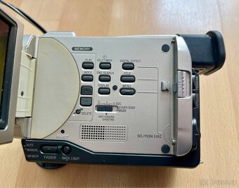 Videokamera SONY DCR-TRV10E Video8/Hi8/Digital8 - 5
