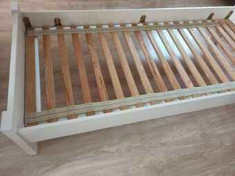 postel s roštem a matrací - 5