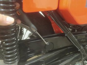 ČZ 350/472 - záslepka, krytka revizní otvor krytu řetězu - 5