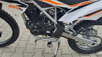 Motorka Mikilon Defender 250RR kola21/18 oranžová - 5