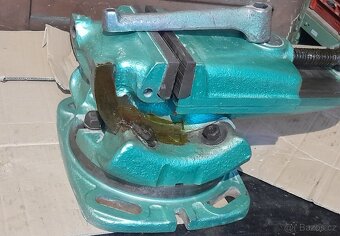 Otočný sklopný strojní svěrák 200mm - 5