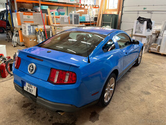 Ford Mustang, 4,0L manuál - garážovaný - 5