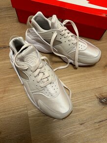 Nové tenisky Nike Huarache - 5