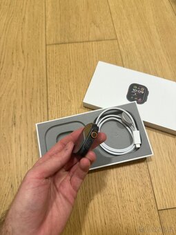 Apple Watch Ultra 2 49mm černý titan - 5