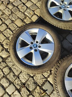 Prodám orig alu 15 škoda Fabia Rapid 5x100 ET 38 zimní pneu - 5