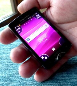 Mobilní telefon Sony Ericsson Xperia Mini - 5