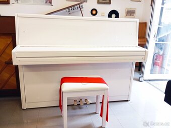 Bílé pianino Young Chang mod.112-Dovoz zdarma 24/7 - 5