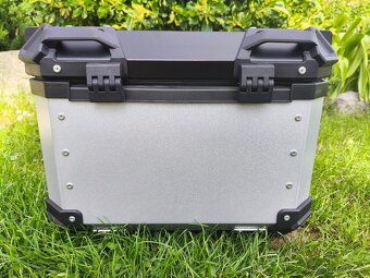 Hliníkový kufr na motorku (top case).Stříbrný.45 litrů. Nový - 5