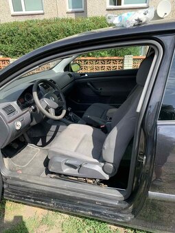 Golf 5 1.9TDI 77Kw na náhradní díly /k opravě - 5