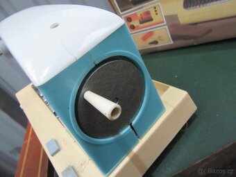 Nabízím starožitny dětský šicí stroj Piko Elektra. Mechanick - 5
