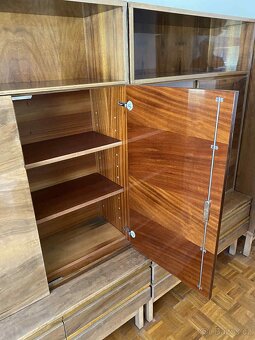 Starožitná obývací stěna, ořechová dýha + masiv - 5