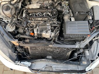 Bouraný VW golf VII - 5