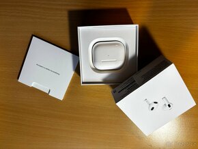 Apple AirPods 3 s MagSafe nabíjecím pouzdrem - 5