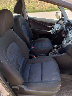 Hyundai ix20 1.4 i 66kW Trikolor - 5