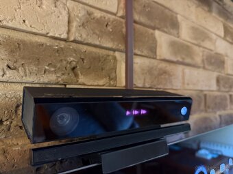 Xbox One X + Kinect + 2 orig ovladače + Hra Kinect Rivals - 5