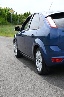 Ford Focus 1.6i 74KW MK2 2009 - 5