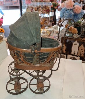 Starý kočárek pro panenky - 5