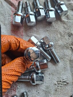 Kolove srouby chromovane 12x1,5 mm - 5