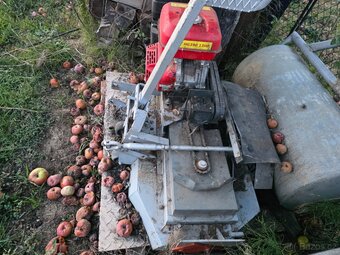 Prodám sekačku s vlastním motorem - 5