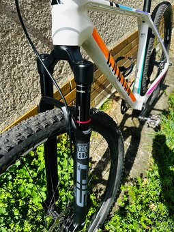 Prodám Canyon Exceed CF6 - 2 roky - VEL: M (málo jeté - 5