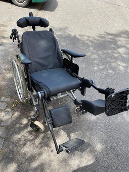 Polohovatelný invalidní vozík - 5