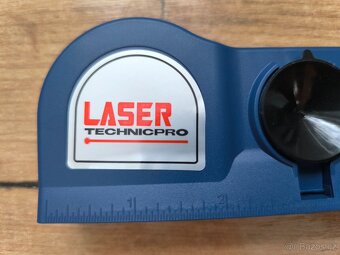 NOVÝ LASEROVÝ MĚŘÁK (3m) s vodováhou - 5