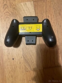 Nintendo Switch + 2 hry + 4x Joy-Con + příslušenství - 5