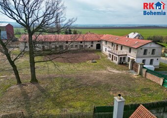Prodej rodinného domu s pozemky o celkové výměře 4945 m2 v o - 5