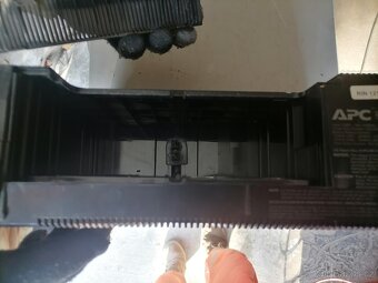 záložní zdroj APC - 5