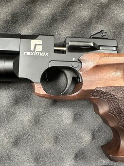 Vzduchová pistole Reximex RPA W 4,5mm, plnící láhev - 5