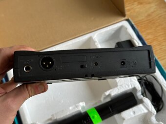 PRODÁM BEZDRÁTOVÝ MIKROFON S KOMPLETNÍM PŘÍSLUŠENSTVÍM - 5