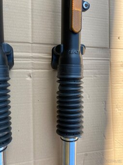 Brixton Cromwell 1200 přední tlumiče KYB - 5