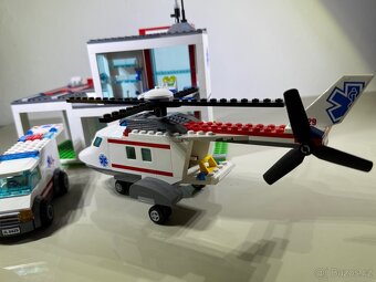 Prodám kompletní Lego nemocnici 4429 - 5