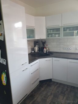 Prodám pěknou a moderní kuchyňskou linku - 5