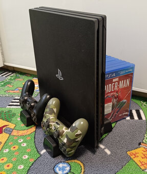 Prodám PlayStation 4 Pro + PS VR + 2 ovladače + 8 her - 5