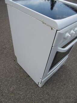 Nabízím sporák Elektrolux sklokeramika. Plně funkční. Záruka - 5