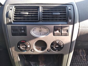 Ford Mondeo kombi 2002 - 5