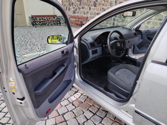 prodám Škodu Fabii 1 kombi 1.2 47kw ,r.v. 2003 - 5