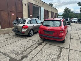 Renault Clio III combi 1.2 rok 2008 - 5