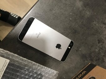 iPhone SE 2016 64GB - 5