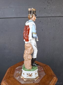 Sběratelská porcelánová soška důstojníka - 5