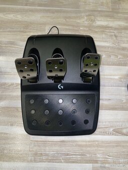 Herní volant Logitech G923 pro PC / PS5 / PS4 - 5