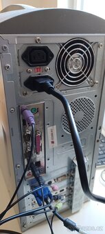 stolní počítač šedý - 5